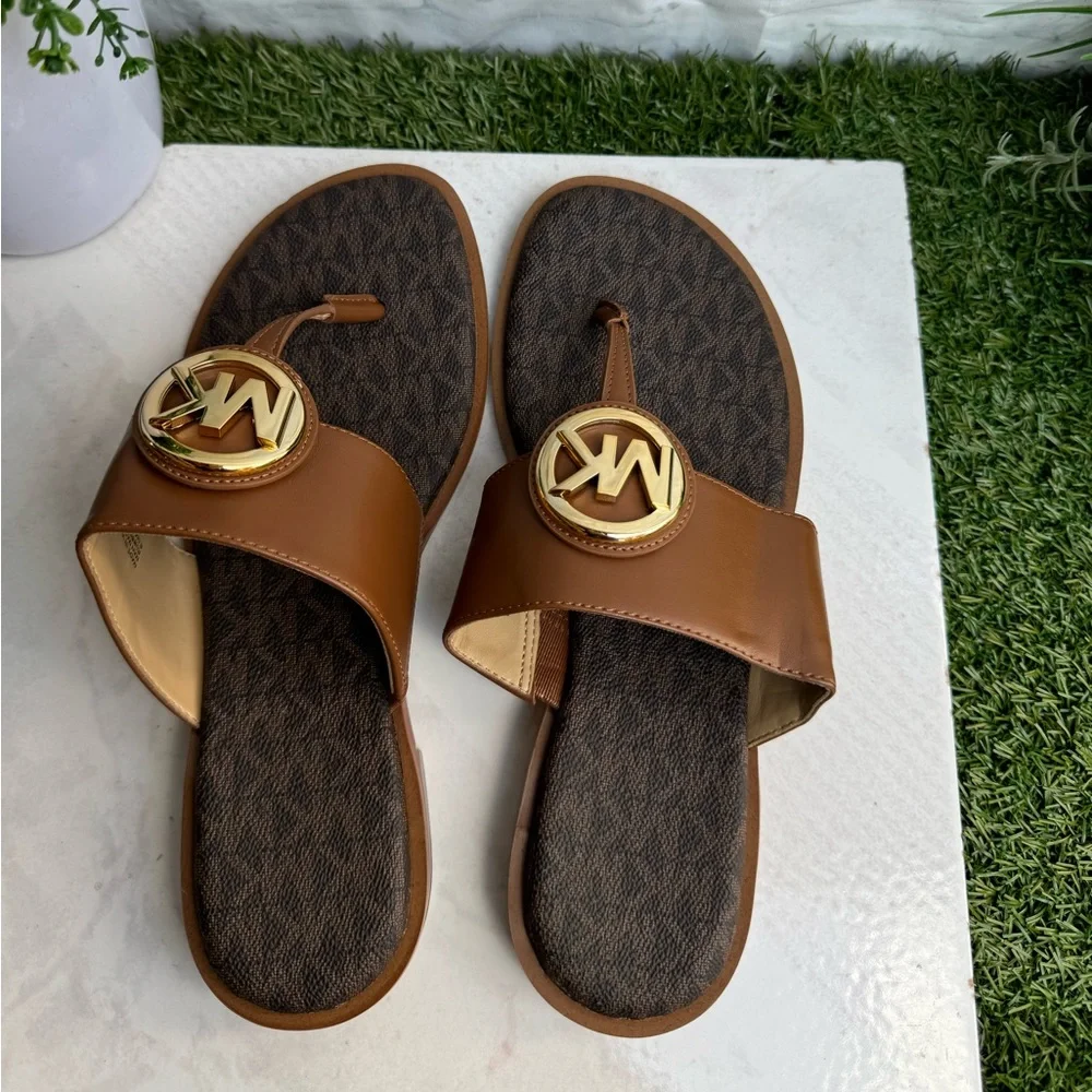 Michael Kors Kellan Thong Luggage 6.5 Brown Leather Sandals with Gold Buckle